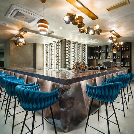 Otel Pinea & Golem (Tirana)