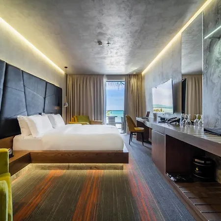 Pinea & 5* Golem (Tirana)