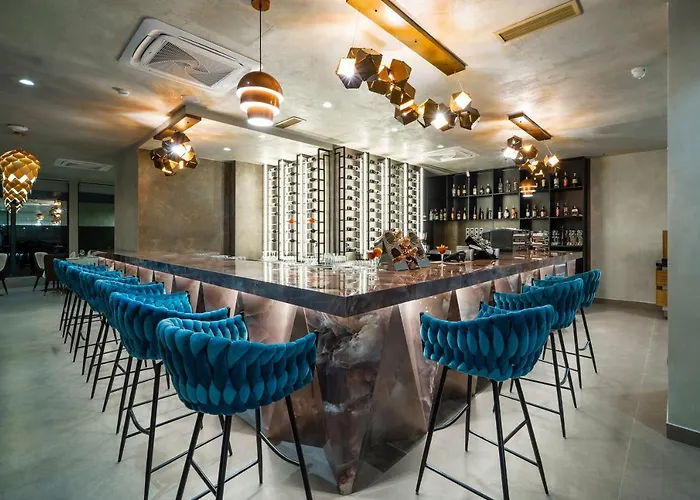 Hotel Pinea & Golem (Tirana)